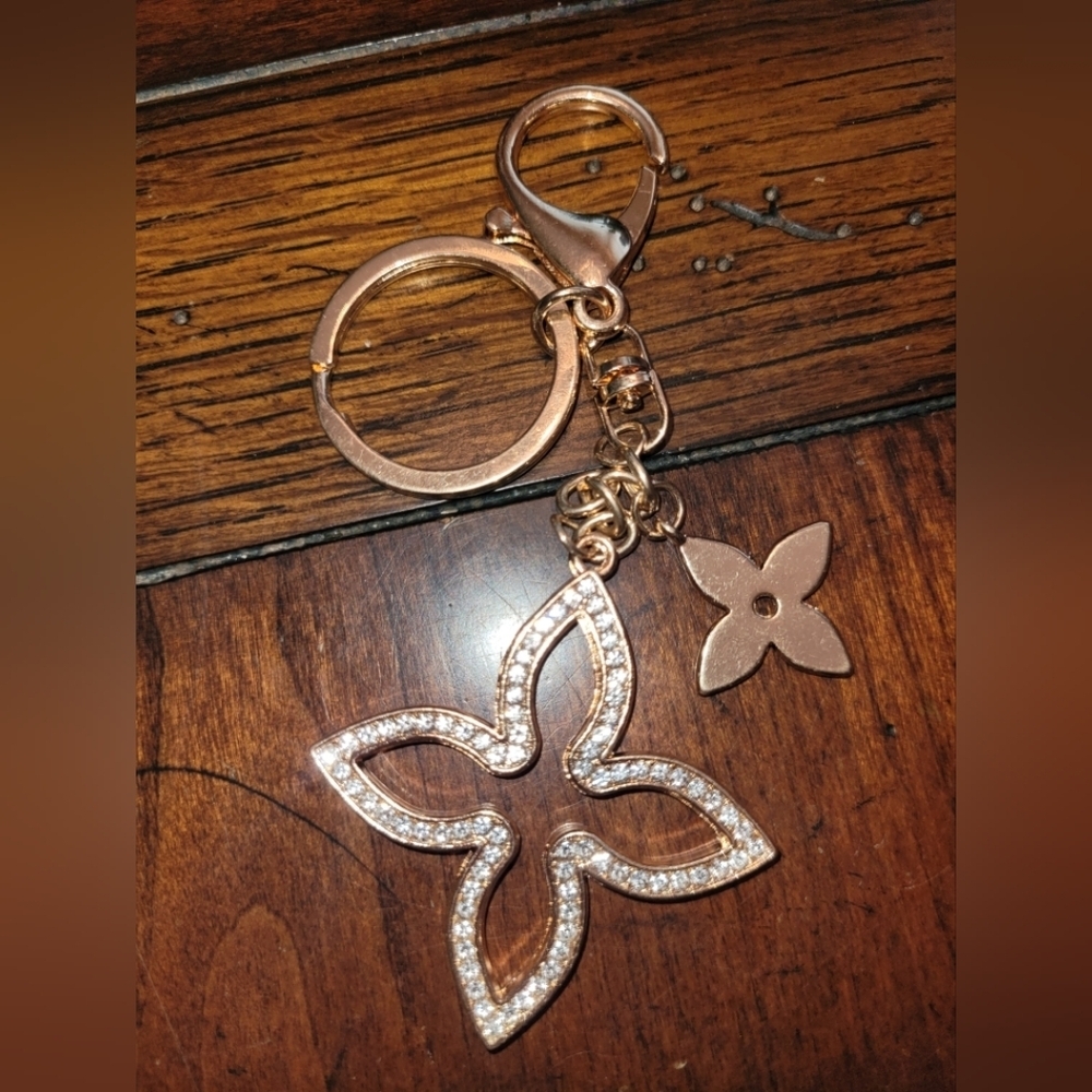 BAG CHARM of flower cut out - Picture 4 of 4